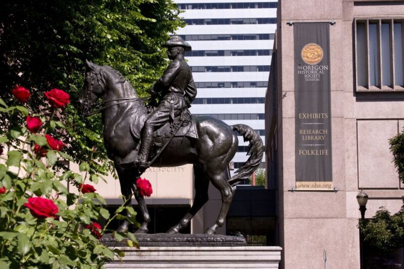 portland-oregon-pink-trolley-hop-on-hop-off-tour
