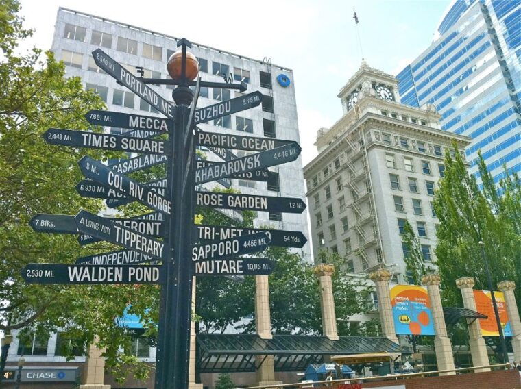 portland-oregon-pink-trolley-hop-on-hop-off-tour