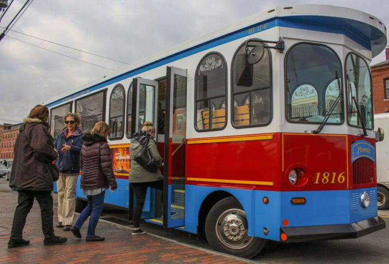 portland-trolley-city-tour-with-portland-head-light-stop