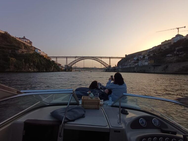 porto-6-bridges-and-ribeira-boat-tour-with-sunset-option