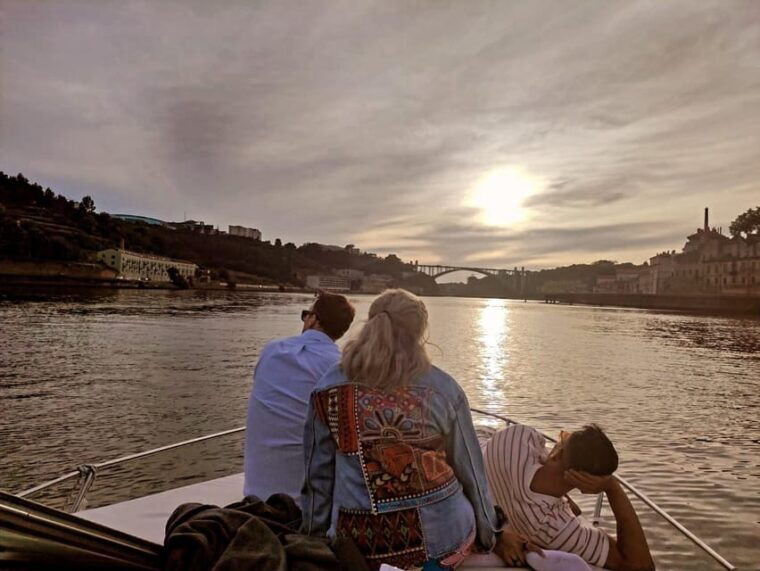 porto-6-bridges-and-ribeira-boat-tour-with-sunset-option