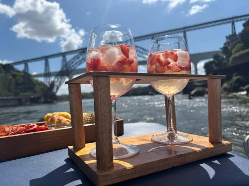 Porto: 6 Bridges and Sunset Boat Cruise with Welcome Drink - Authentic, Memorable, and Romantic