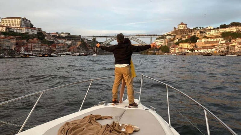 Porto: 6 Bridges Yacht Cruise with Wine & Snacks - Key Points