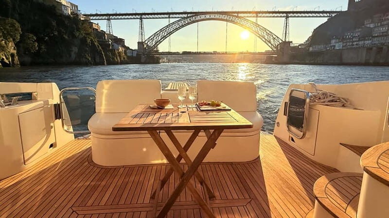 Porto: 6 Bridges Yacht Cruise with Wine & Snacks - Group Size and Comfort