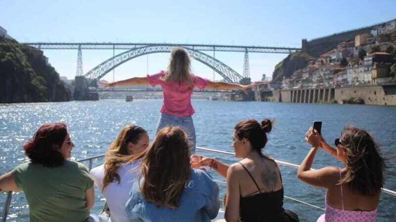 Porto: 6 Bridges Yacht Cruise with Wine & Snacks - FAQs