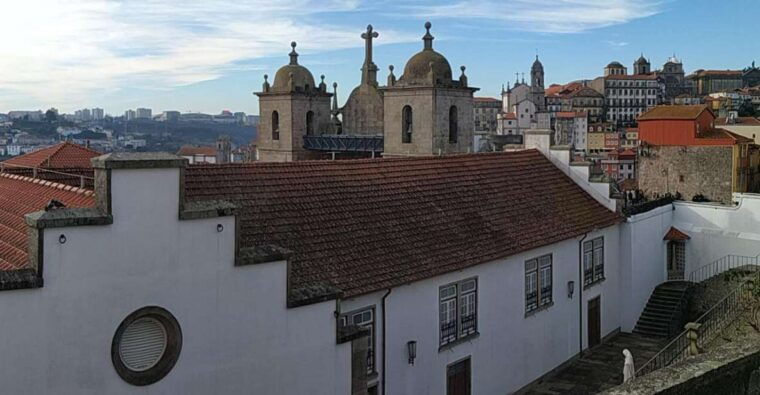 porto-a-ride-along-the-coast-in-a-fun-eco-friendly-car