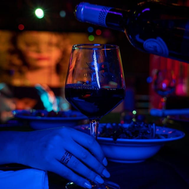 porto-bachelor-party-offer-of-a-glass-of-champagne-or-drink