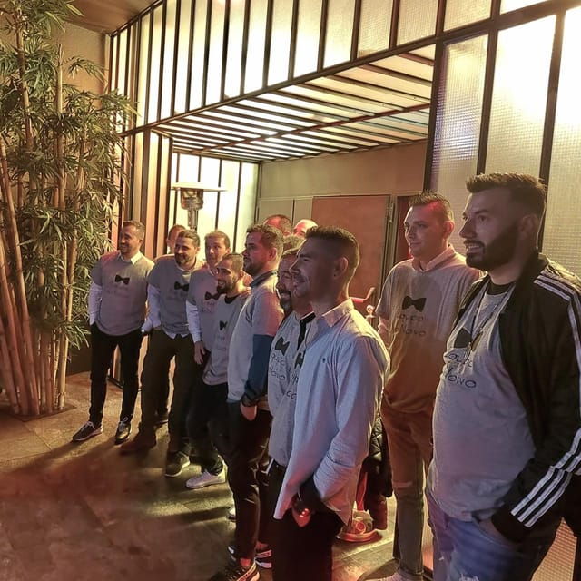 porto-bachelor-party-offer-of-a-glass-of-champagne-or-drink