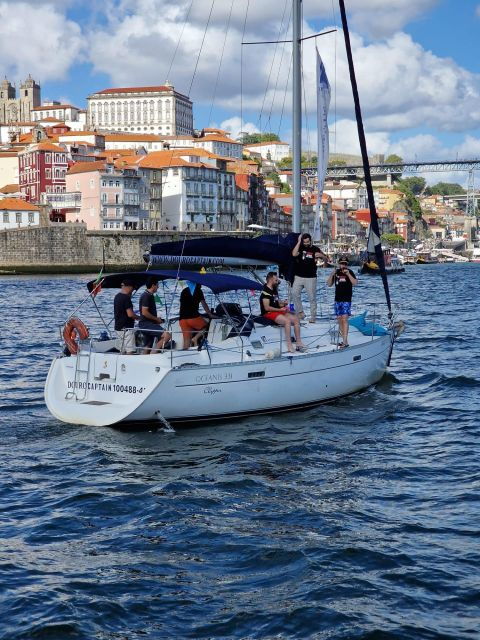 porto-charming-sailboat-bachelor-party-with-drinks