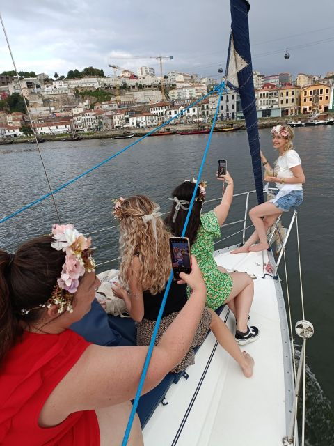 porto-charming-sailboat-bachelor-party-with-drinks