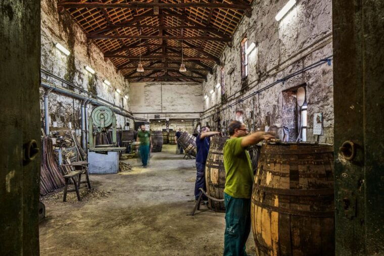 porto-cockburns-port-lodge-tour-and-tasting