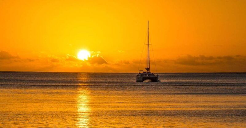 porto-conte-sunset-catamaran-excursion-with-aperitif