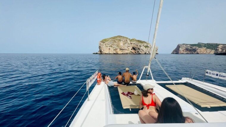porto-conte-sunset-catamaran-excursion-with-aperitif