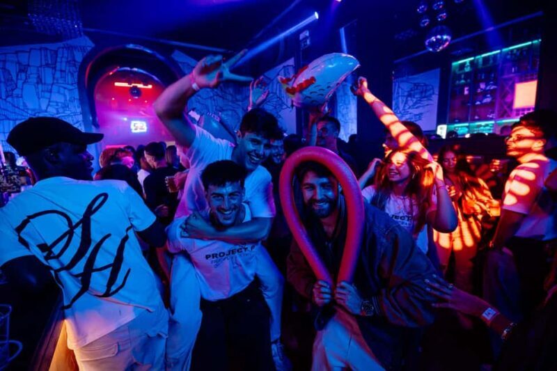 Porto: Crazy Pub Crawl with 8 Drinks, Free Shots, Games +VIP - Key Points