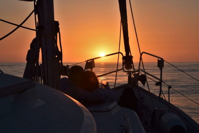 porto-douro-river-sailing-cruise-with-local-guide-drinks