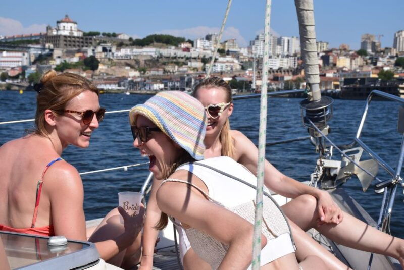 porto-douro-river-sailing-cruise-with-local-guide-drinks
