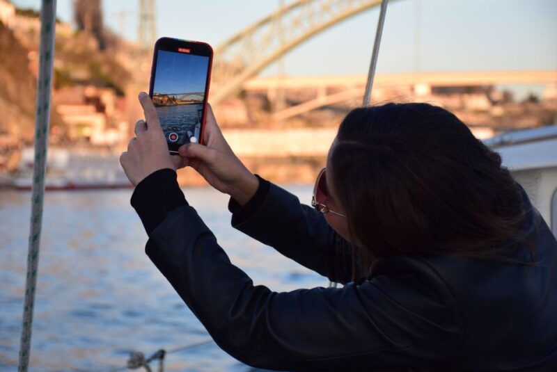 porto-douro-river-sailing-cruise-with-local-guide-drinks