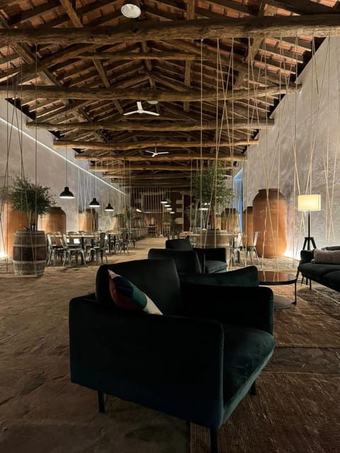 porto-douro-valley-2-farms-with-wine-tasting-and-lunch