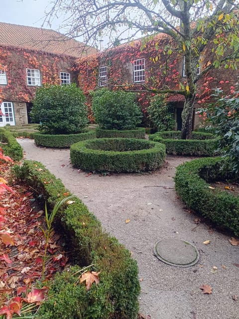 porto-douro-valley-2-farms-with-wine-tasting-and-lunch