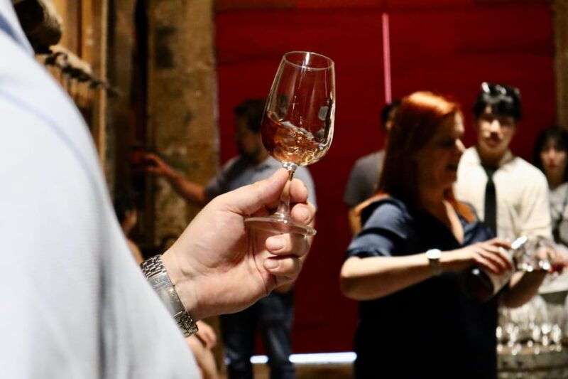 porto-douro-valley-2-wineries-lunch-private-boat-trip