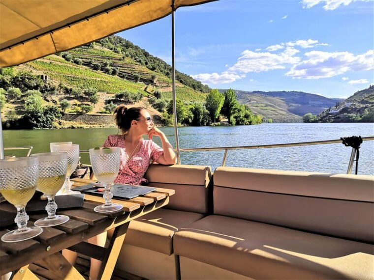 porto-douro-valley-2-wineries-lunch-private-boat-trip