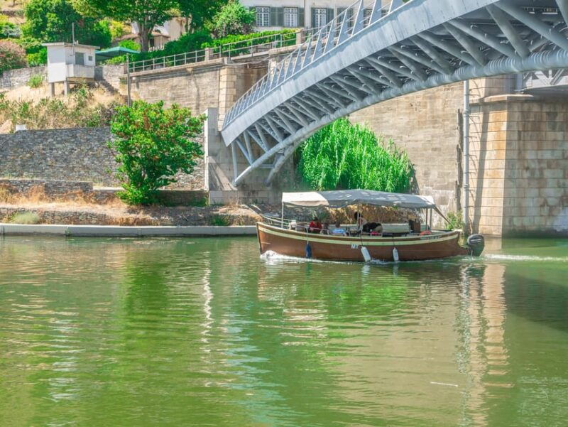 porto-douro-valley-private-tour-tastings-cruise-lunch