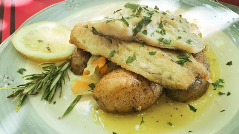 porto-douro-valley-small-group-wine-tasting-lunch-boat