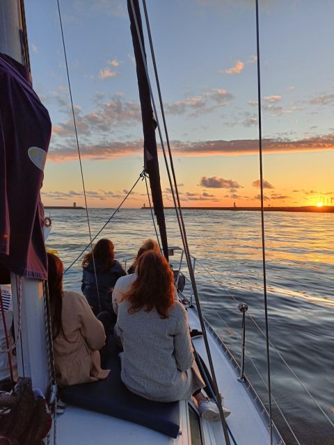 porto-exclusive-party-aboard-a-charming-sailboat-with-drink