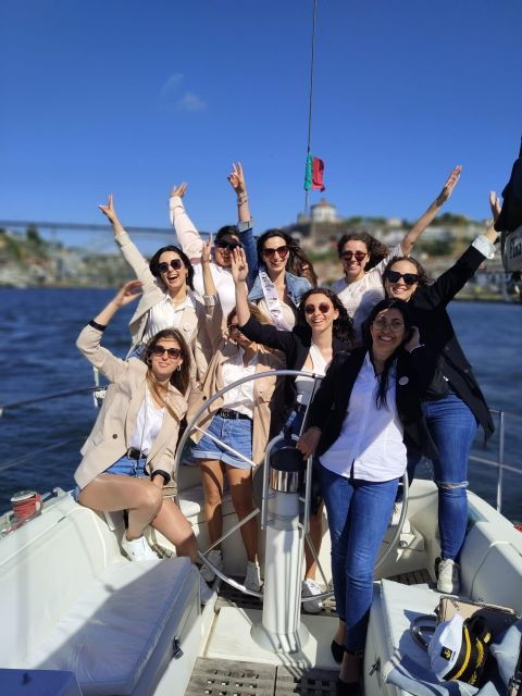 porto-exclusive-party-aboard-a-charming-sailboat-with-drink