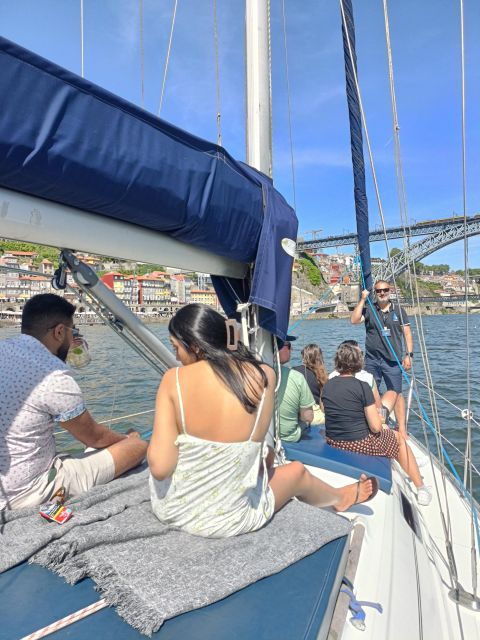 porto-exclusive-party-aboard-a-charming-sailboat-with-drink