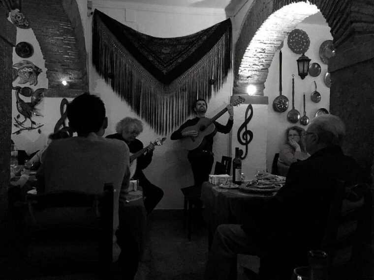 porto-fado-show-with-dinner-in-a-traditional-fado-house