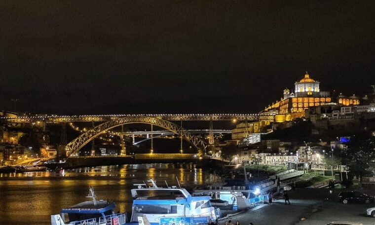 porto-fado-show-with-dinner-in-a-traditional-fado-house