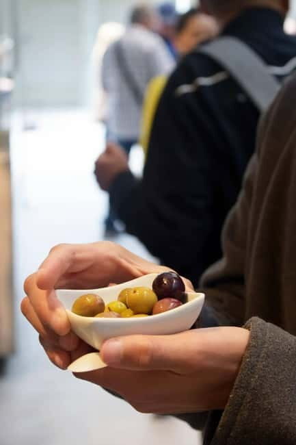 Porto: Food Tour with Tastings and Souvenirs - Who Should Consider This Experience?  