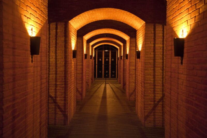 porto-grahams-port-lodge-tour-with-premium-wine-tastings