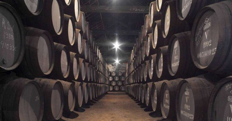 porto-grahams-port-lodge-tour-with-premium-wine-tastings
