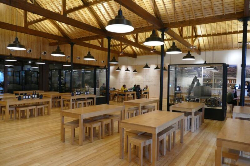 porto-grahams-port-lodge-tour-with-premium-wine-tastings