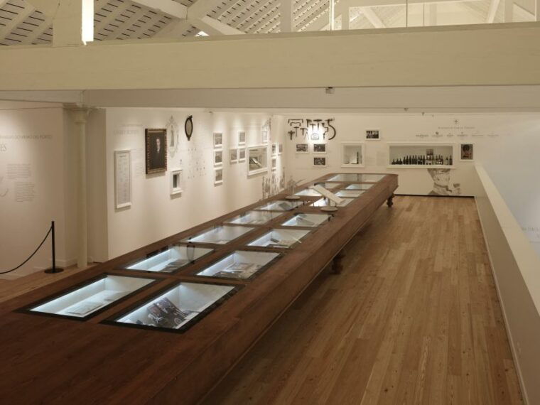 porto-grahams-port-lodge-tour-with-premium-wine-tastings