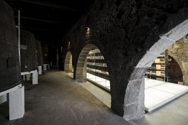 porto-guided-city-walking-tour-port-wine-cellar