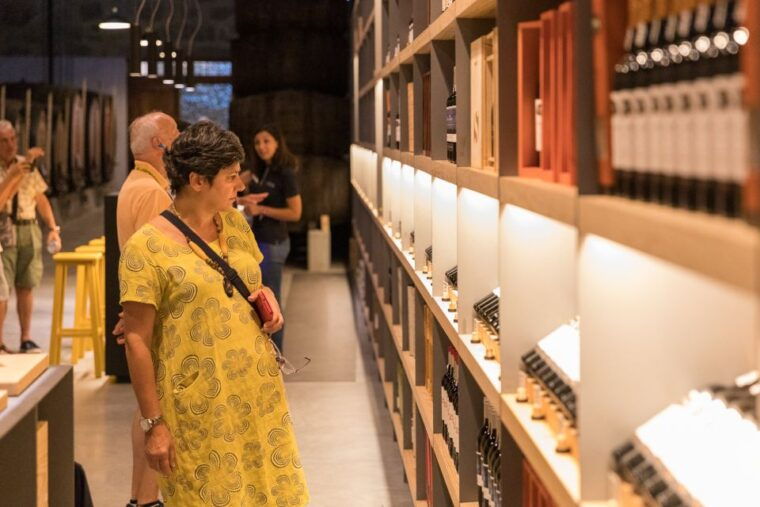 porto-guided-tour-and-tasting-of-3-port-wines-at-pocas