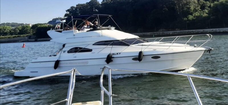 porto-luxury-yacht-tour-of-the-6-bridges-and-douro-estuary