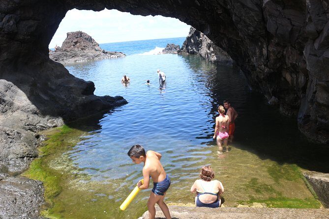 Porto Moniz 4x4 West tour - FAQs