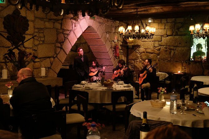 porto-moonlight-walk-and-fado-dinner