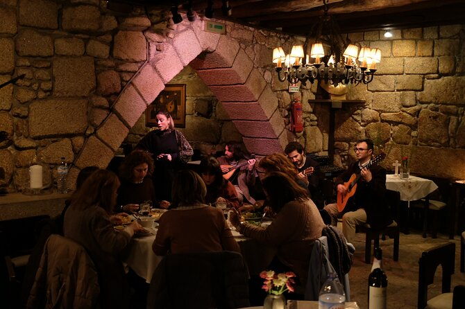porto-moonlight-walk-and-fado-dinner