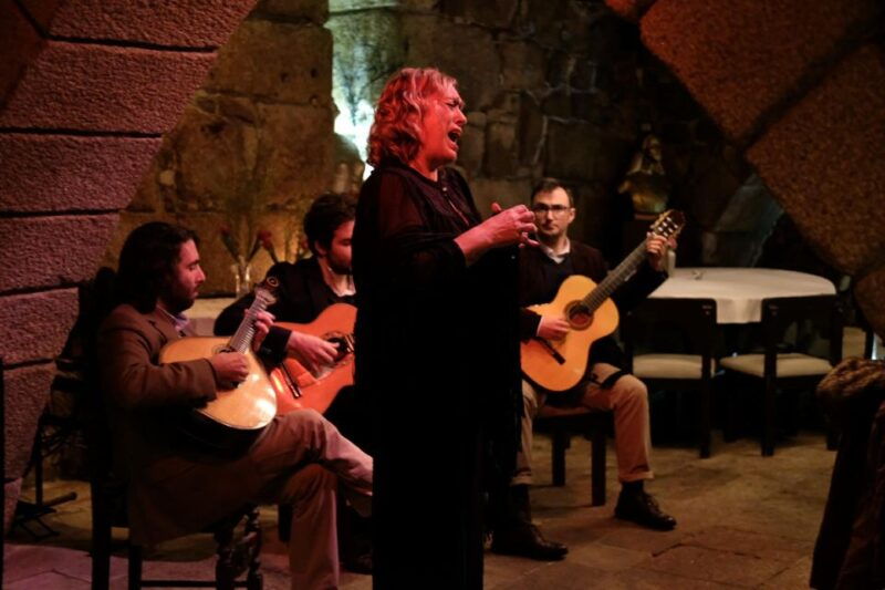 porto-moonlight-walk-fado-dinner