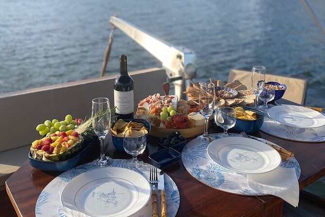 porto-private-classic-boat-on-the-douro-river-1-10px