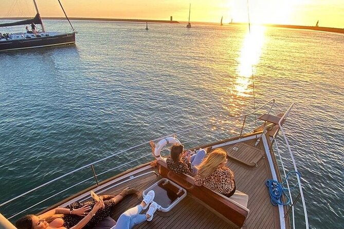 porto-private-classic-boat-on-the-douro-river-1-10px