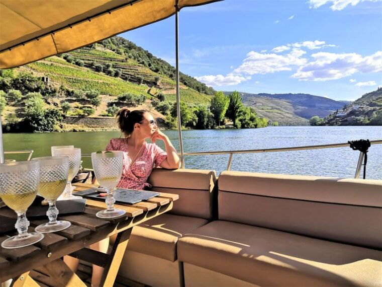 porto-private-tour-douro-valley-winery-secxviii-boat-lunch