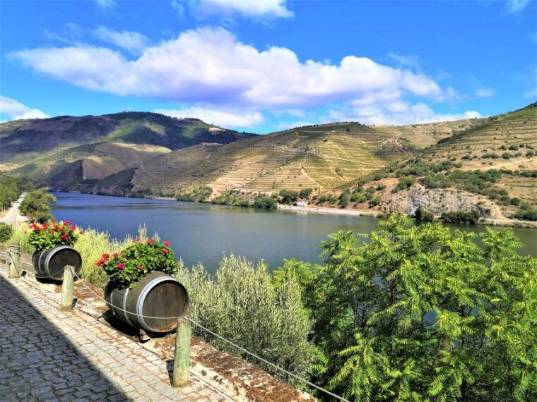 porto-private-tour-douro-valley-winery-secxviii-boat-lunch
