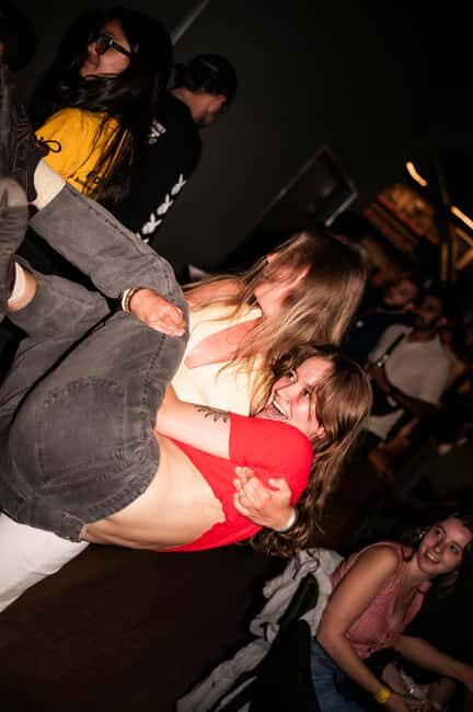 Porto: Pub Crawl with 7 drinks, Games, and VIP Club Entry - FAQ