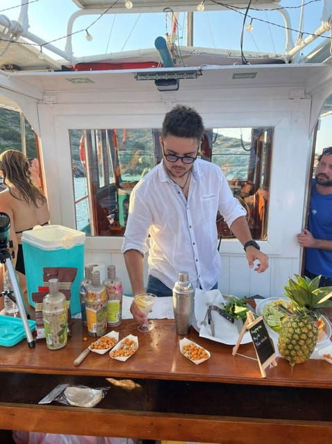 porto-rafti-athens-floating-bar-cruise